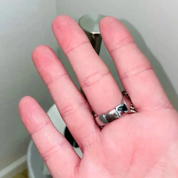 WOVEN KNOT SILVERPLATED RHINESTONE STRETCH RING SIZE 8 - Picture 2 of 7